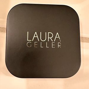 This Laura Geller Matte Maker Translucent Seitting powder, is sanitized.